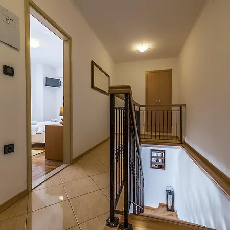 Charming Stone House With Swimming Pool In Zgrabljici