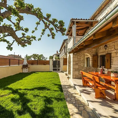 Villa Charming Stone House With Swimming Pool In Zgrabljici