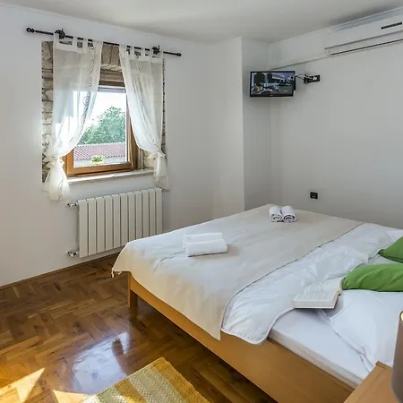 Villa Charming Stone House With Swimming Pool In Zgrabljici