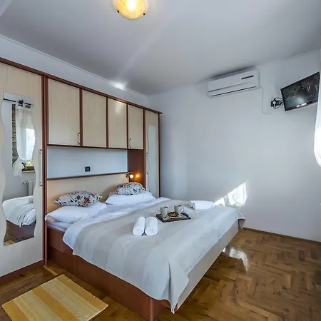 Villa Charming Stone House With Swimming Pool In Zgrabljici *