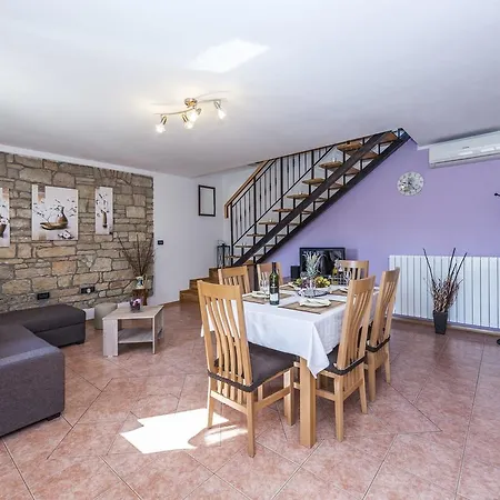 Villa Charming Stone House With Swimming Pool In Zgrabljici *