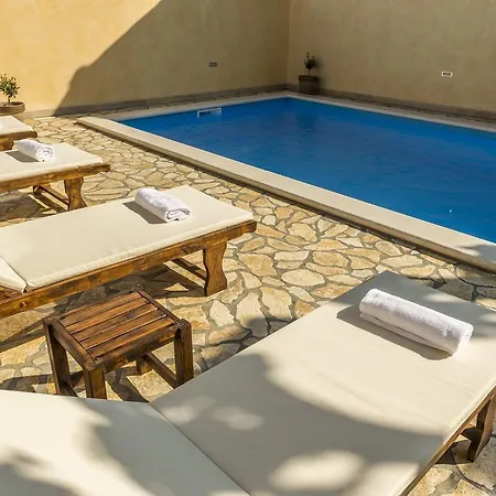 Villa Charming Stone House With Swimming Pool In Zgrabljici *