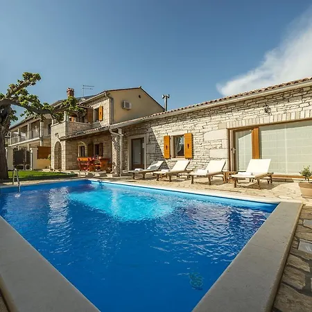 Charming Stone House With Swimming Pool In Zgrabljici Vošteni