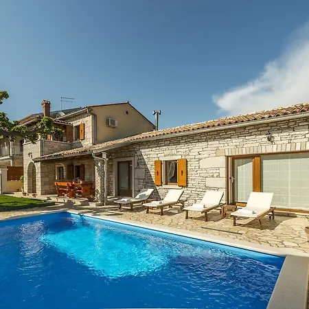 Villa Charming Stone House With Swimming Pool In Zgrabljici