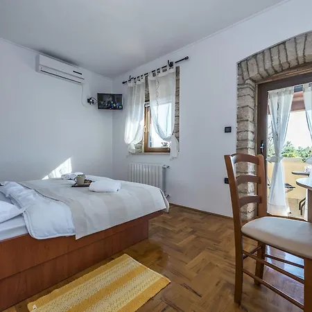 Villa Charming Stone House With Swimming Pool In Zgrabljici