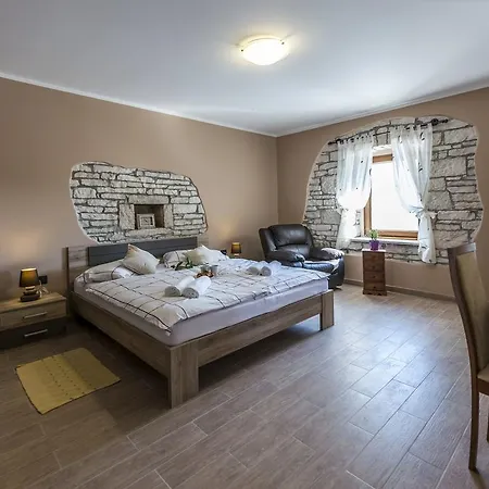 Charming Stone House With Swimming Pool In Zgrabljici Vosteni